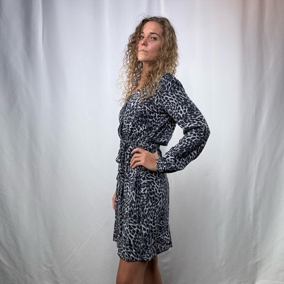 Bella Dahl Long Sleeve Animal Print Mini Dress in Grey Size Extra Small - Picture 11 of 11